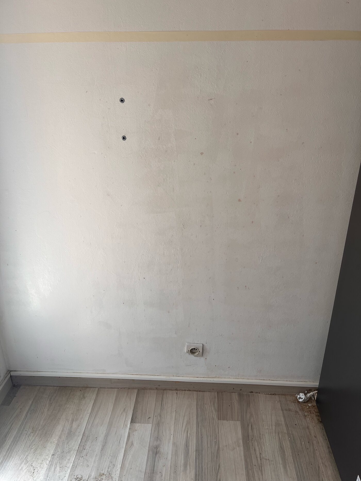 Mur et plinthes après lessivage complet — Mary Clean Pro