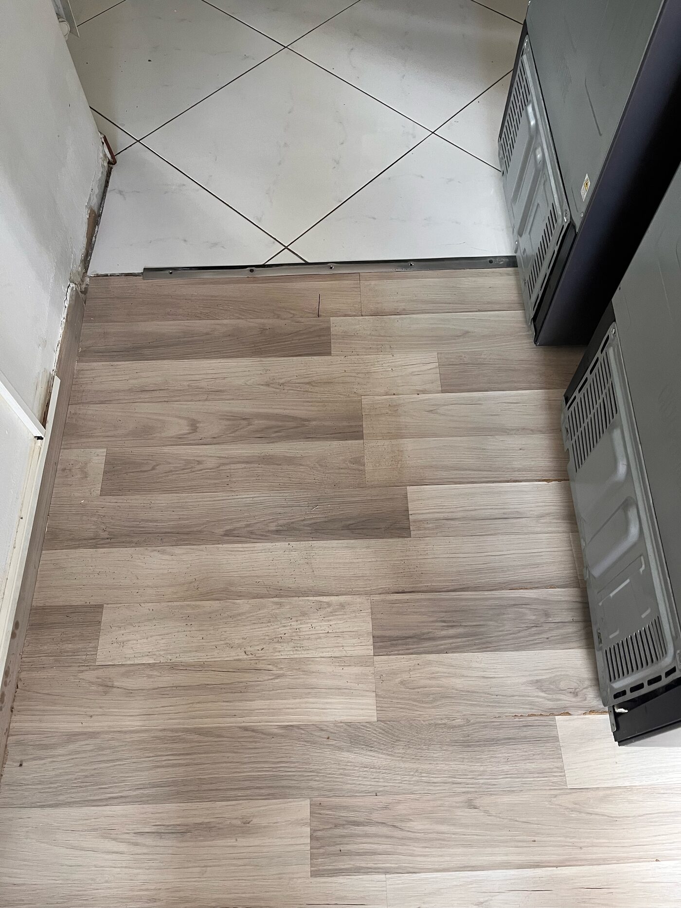 Sol de cuisine après décapage et lessivage — Mary Clean Pro